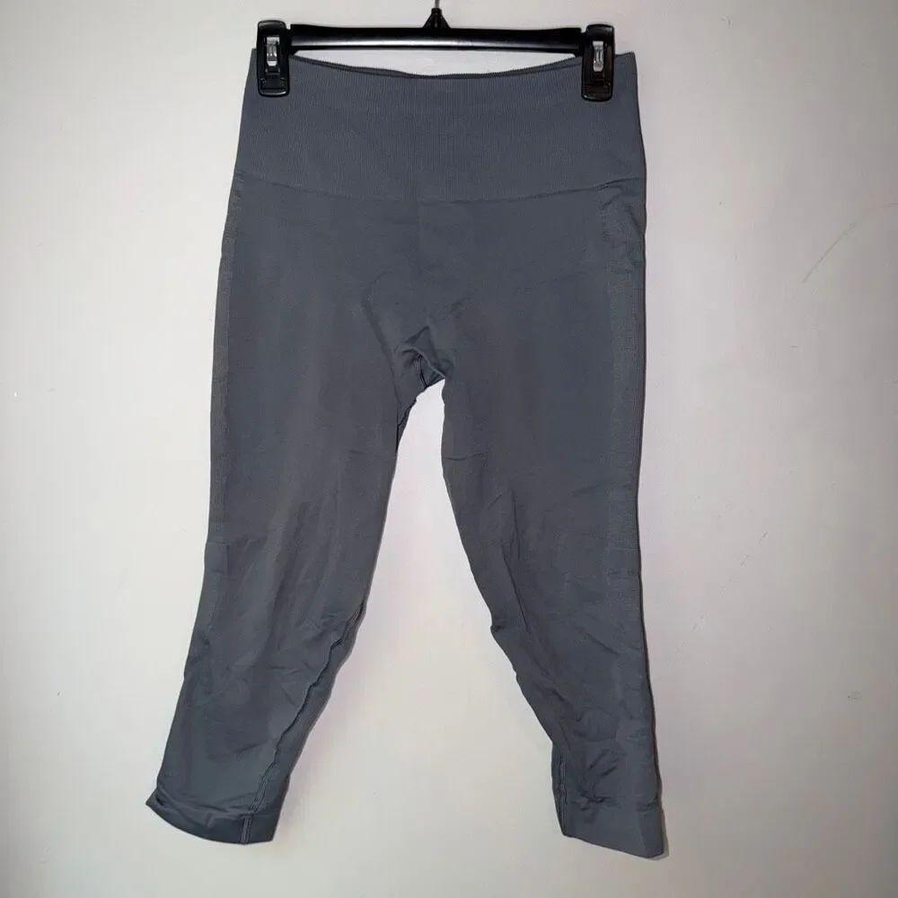 Lululemon ribbed compression cropped capri gray leggings size 10